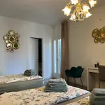 Ca' Rioba - Patio Privato E Vista Canale A Cannaregio Βενετία