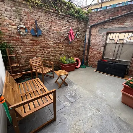 Ca' Rioba - Patio Privato E Vista Canale A Cannaregio Διαμέρισμα