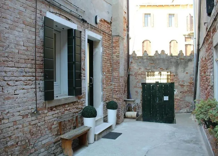 Ca' Rioba - Patio Privato E Vista Canale A Cannaregio Apartament *