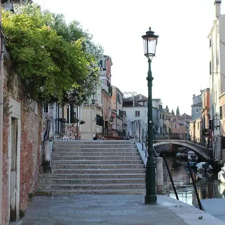 Ca' Rioba - Patio Privato E Vista Canale A Cannaregio Апартаменты Венеция